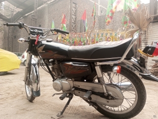 Honda CG 125 by 