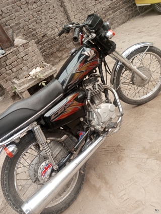 Honda CG 125 by 