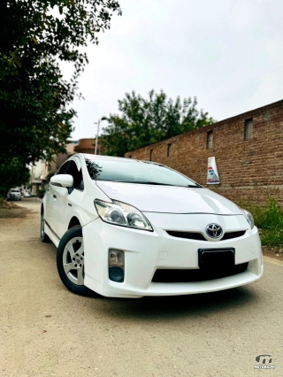 Toyota Prius by 