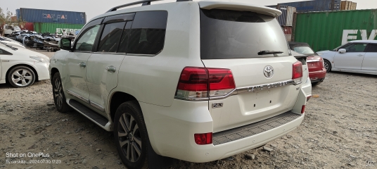 Toyota LandCruiser by 